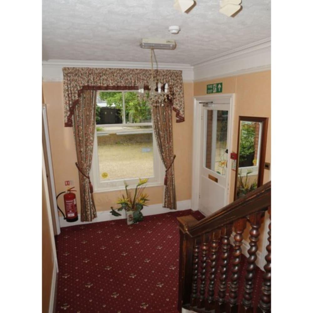 Wimblehurst Hotel Horsham Exterior foto
